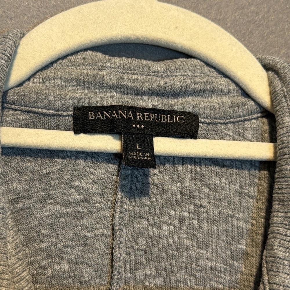 Banana Republic Heather Gray Knit Button Down Shirt NWOT - Picture 2 of 6